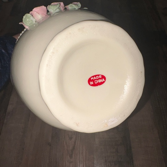 Vintage Porcelain White Raised Flowers Double Handle Cherub Vase 10.25" Angels - Picture 2 of 10